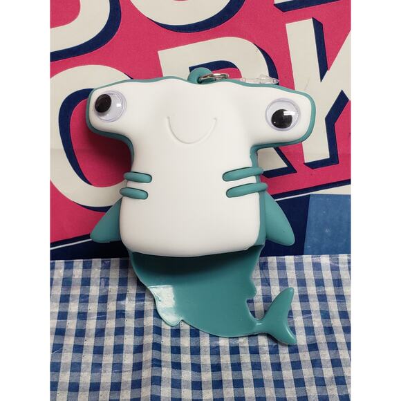 BBW Hammer Head Shark Keychain PocketBac Holder Backpack Purse Luggage Keychain - Picture 1 of 3